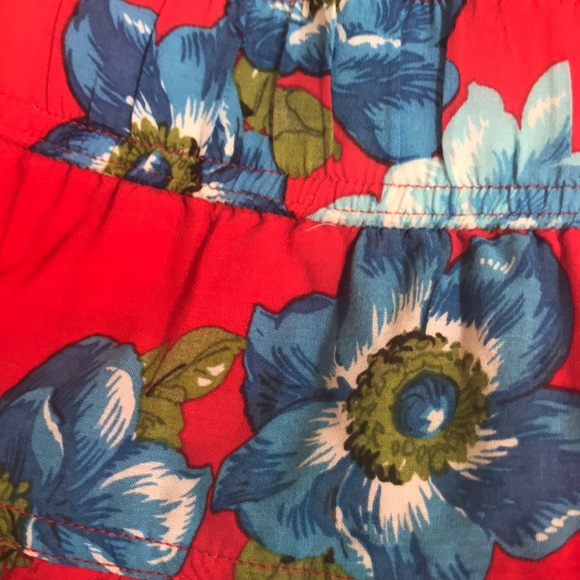 ❌SOLD❌ Hollister Red and Blue Floral Tiered Mini Skirt - Picture 5 of 8